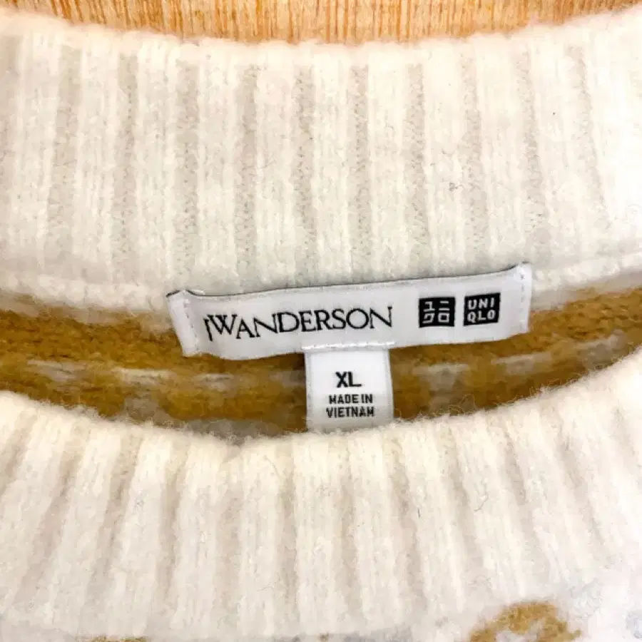 JW ANDERSON x UNIQLO anchor pattern knit