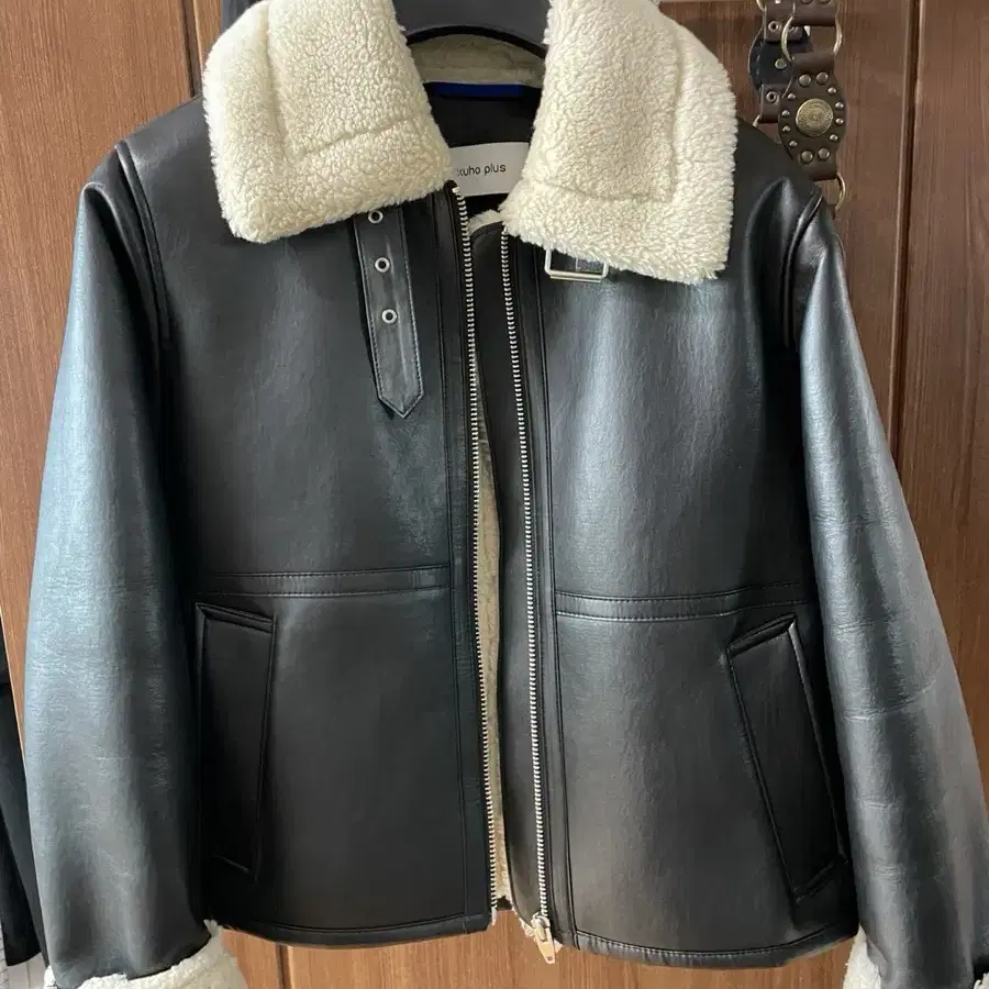 구호플러스 Signature Shearling Faux Leather 무