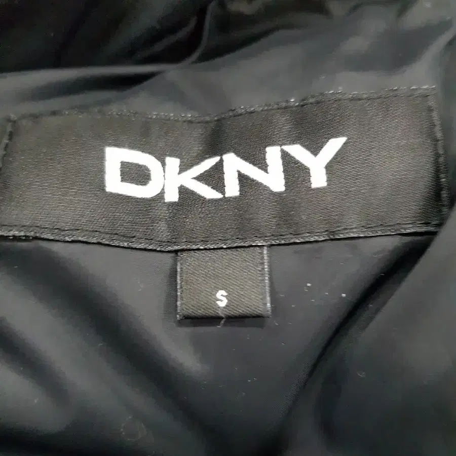 DKNY 숏 다운 베스트 점퍼 S