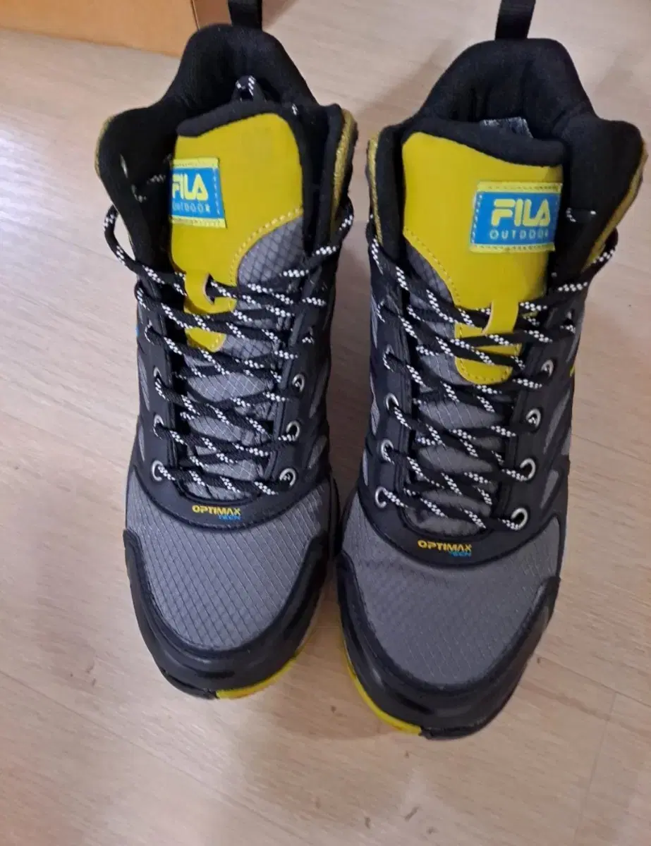 Fila 휠라 등산화 새제품 250~255사이즈