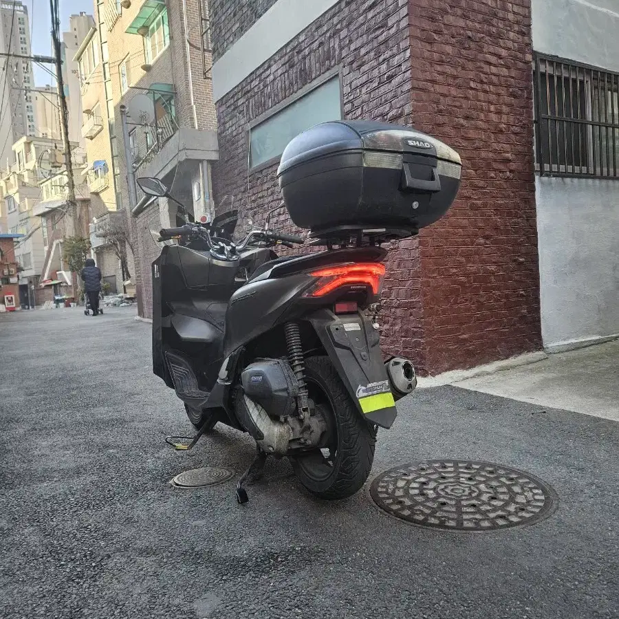 pcx125 23년식 멧 브라운 색 판매합니다 마포구 위치