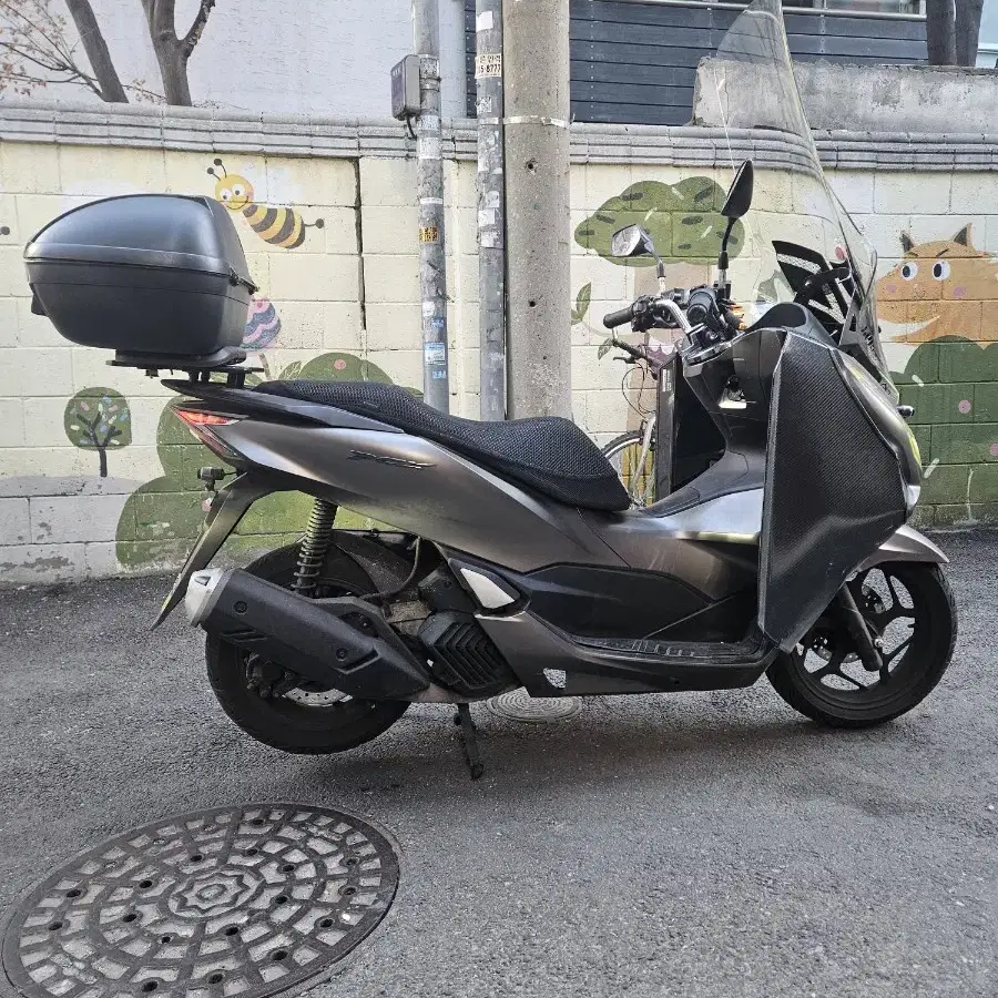 pcx125 23년식 멧 브라운 색 판매합니다 마포구 위치