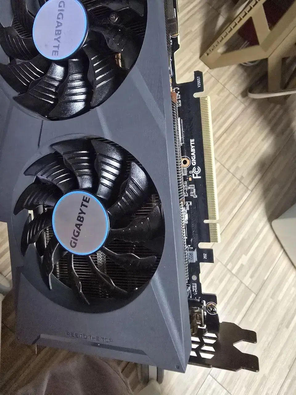 기가바이트 rtx 3080 eagle oc 10G 팝니다.