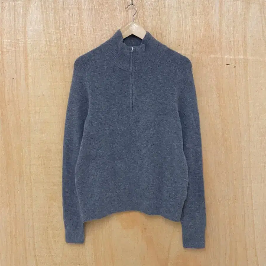 JW ANDERSON x UNIQLO pullover knit