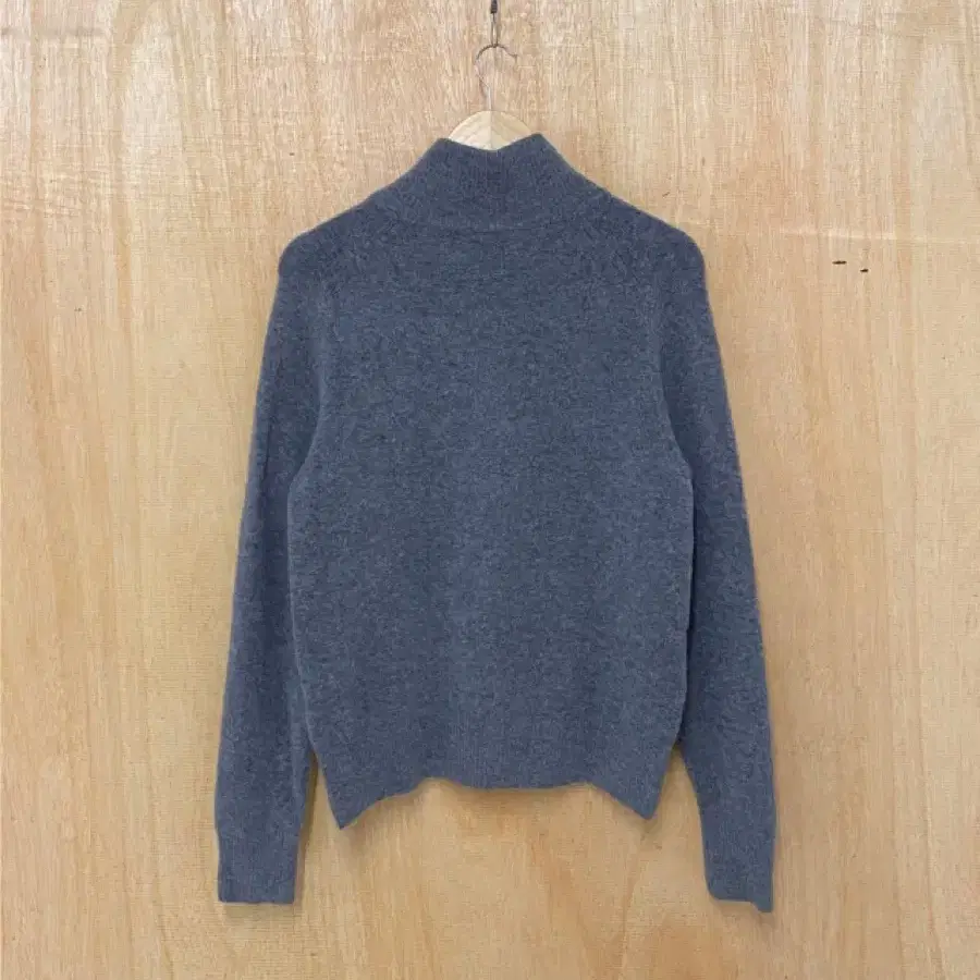 JW ANDERSON x UNIQLO pullover knit