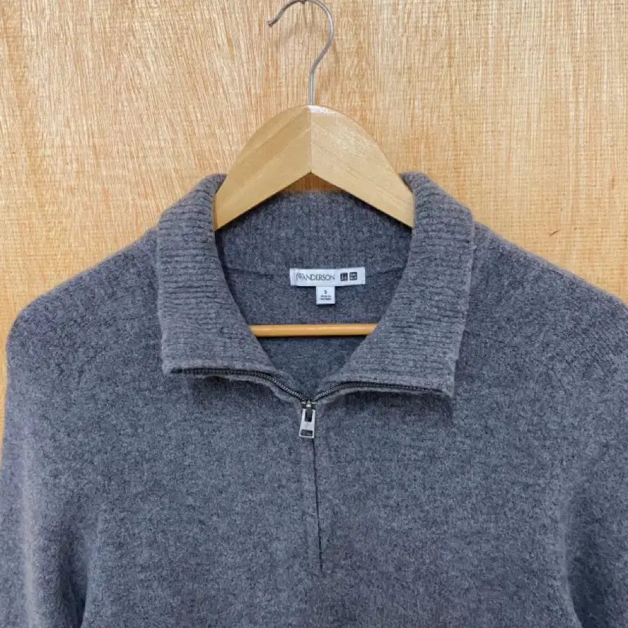 JW ANDERSON x UNIQLO pullover knit