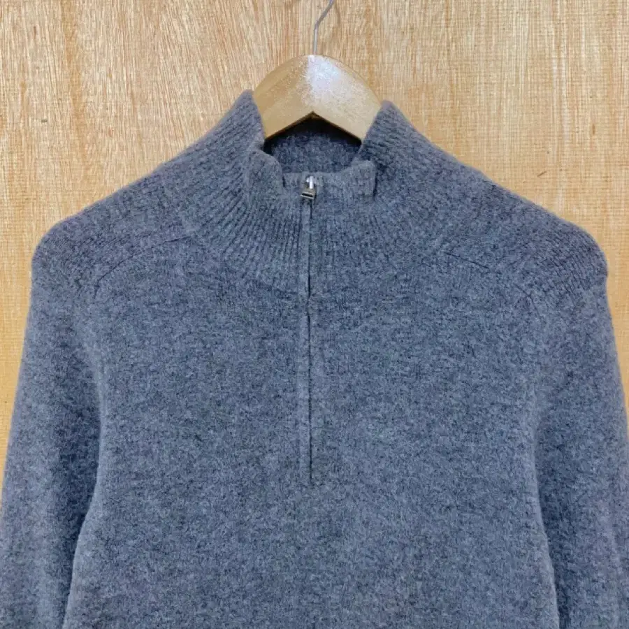 JW ANDERSON x UNIQLO pullover knit