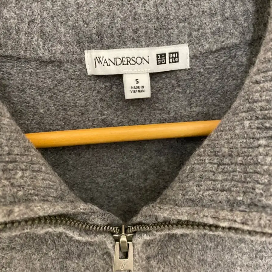 JW ANDERSON x UNIQLO pullover knit