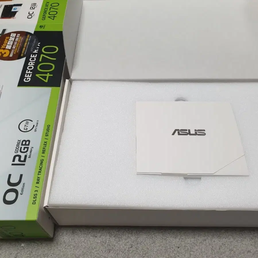 박스채 ASUS DUAL 지포스 RTX4070 O12G 화이트 신품급