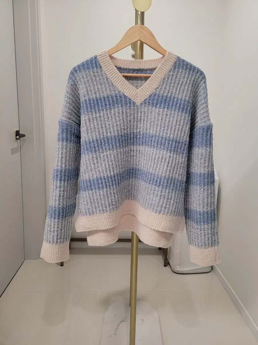 Recommended bloo V-neck knit