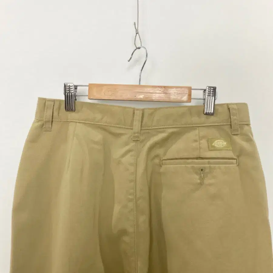 DICKIES two tuck chino pants