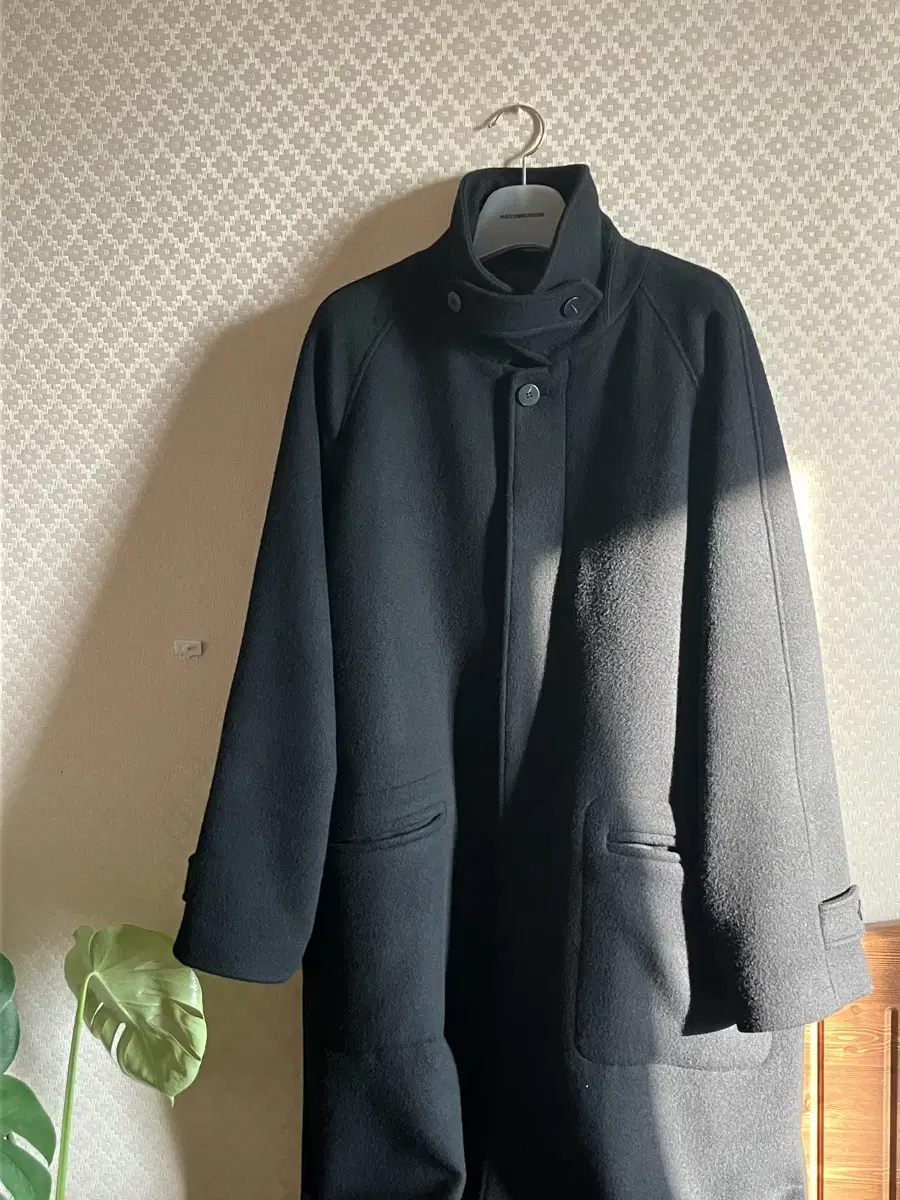 Hatching Room / Balmacan Coat / Black