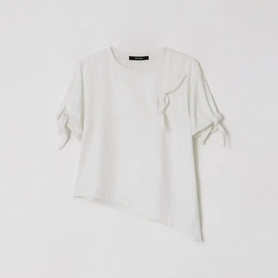 다이에그널 tie slit tee