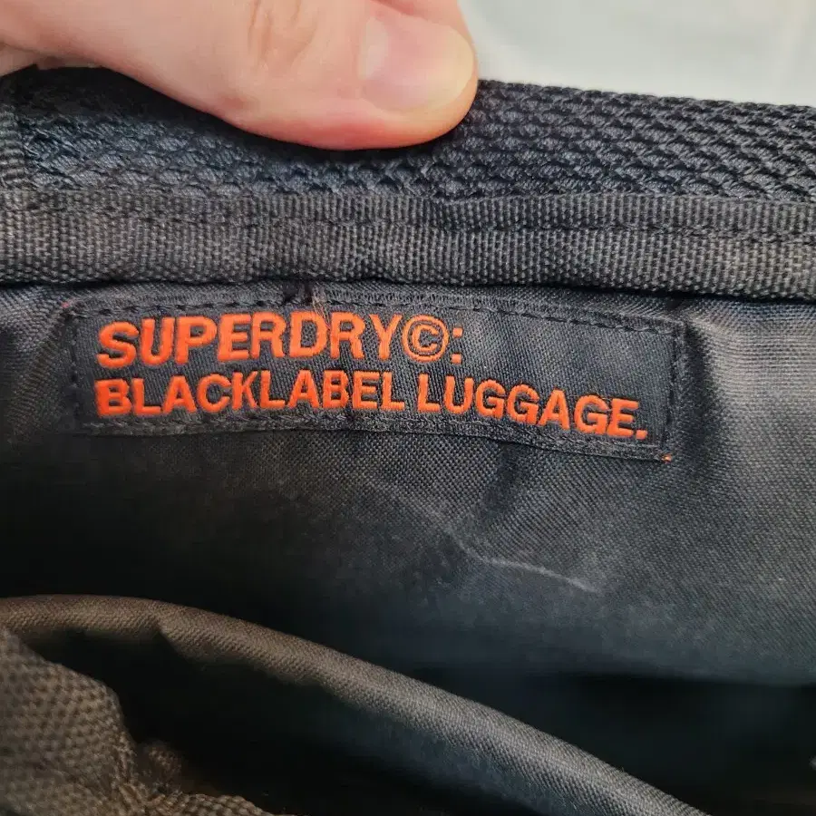 슈퍼드라이 superdry 남성 크로스백