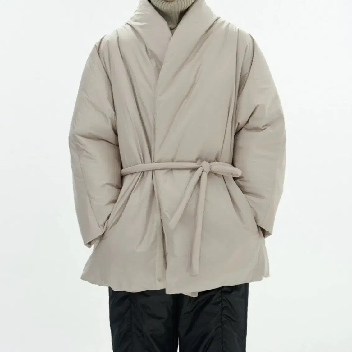 아모멘토 푸퍼 제니패딩 duvet shawl puffer