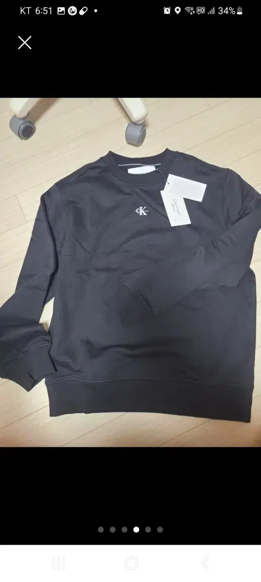 ck Black sweatshirt (size L) It seems a little big.