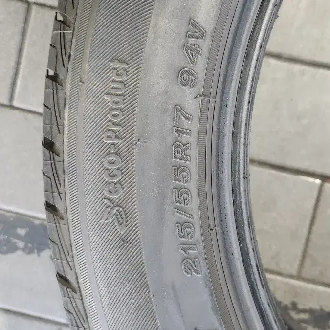 215/55R17 브리지스톤 중고 타이어 임판급 판매