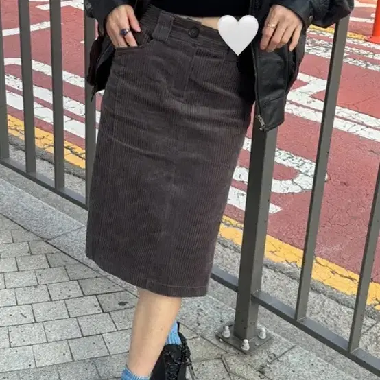 리본빛 Barry Corduroy Skirt - Charcoal