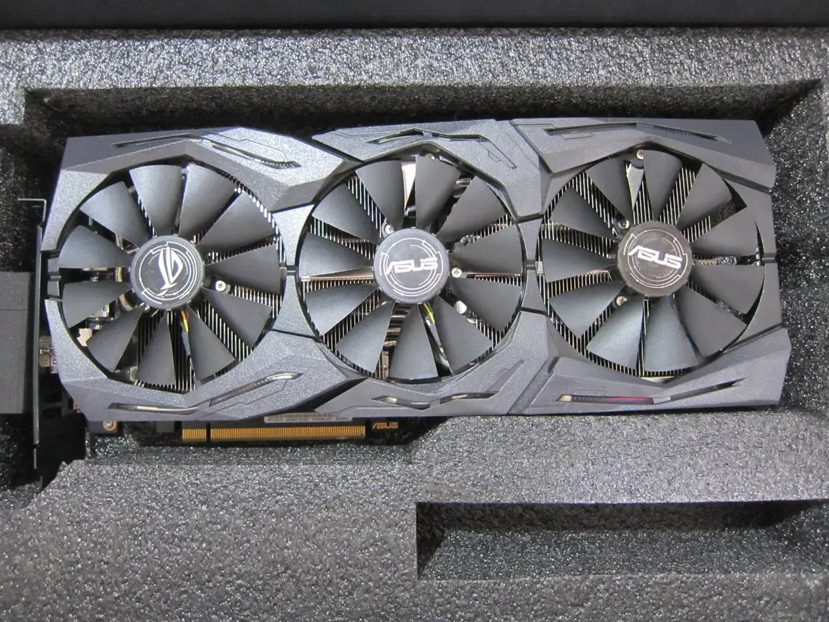 ASUS ROG STRIX RTX2070 O8G GAMING D6 8GB