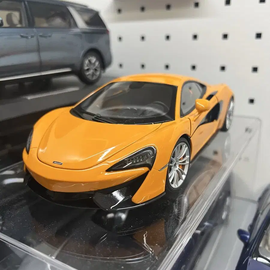 1:18 오토아트 멕라렌 570s 다이캐스트