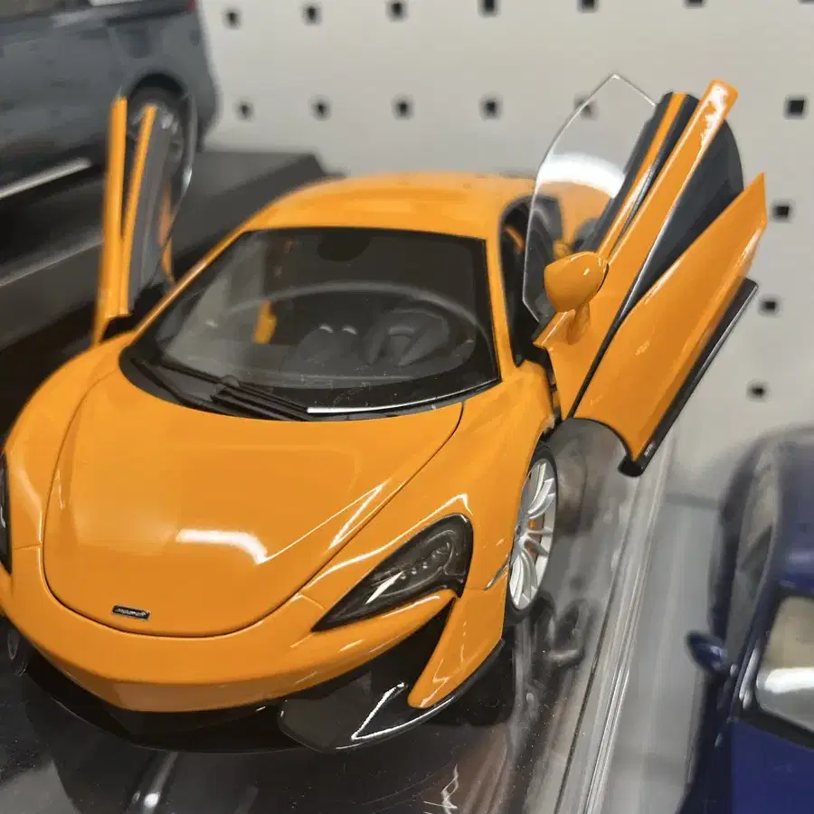 1:18 오토아트 멕라렌 570s 다이캐스트