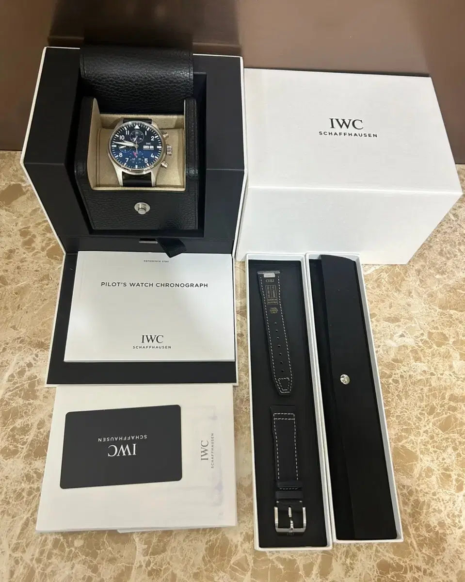 IWC 파일럿 워치 크로노그래프 43mm 청판