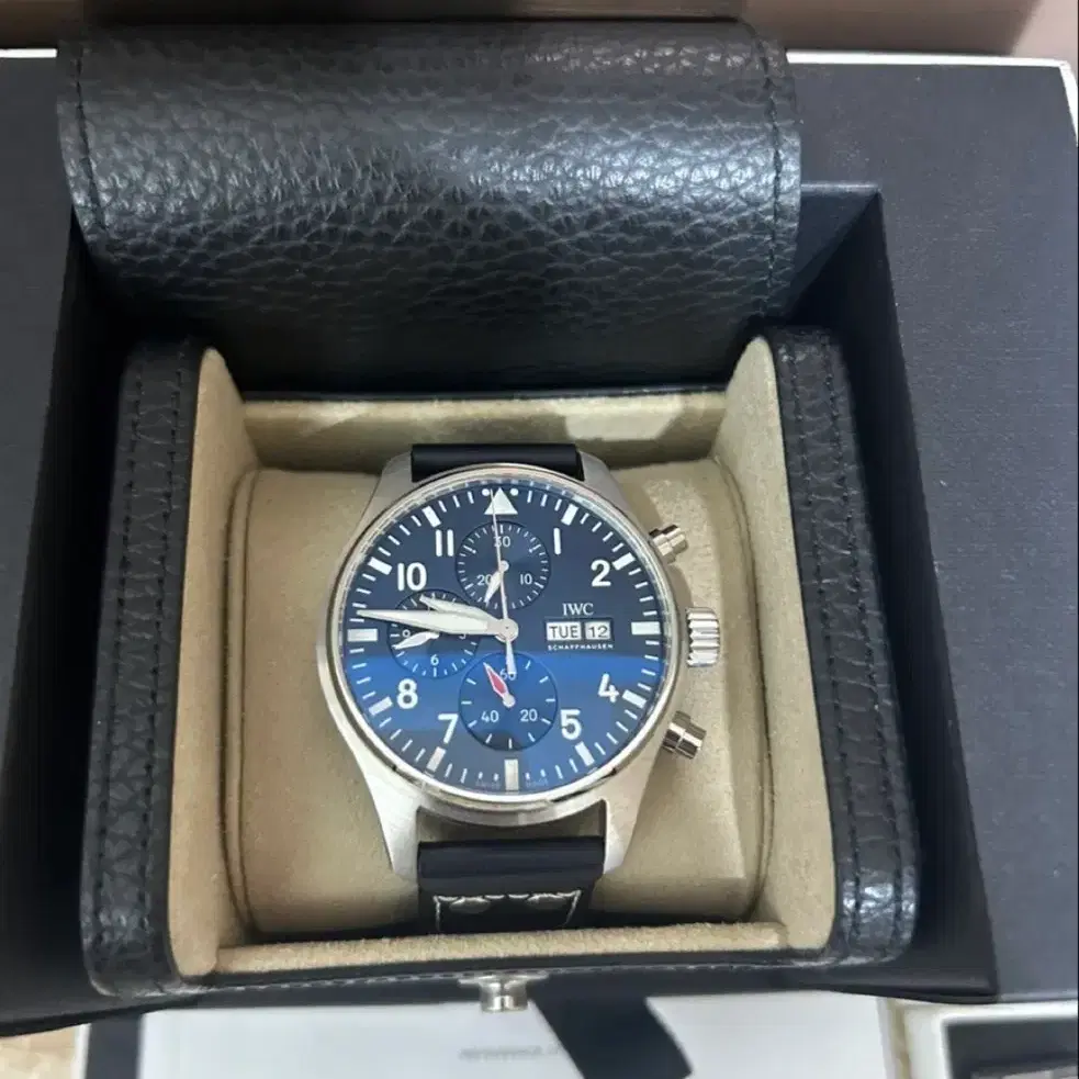 IWC 파일럿 워치 크로노그래프 43mm 청판