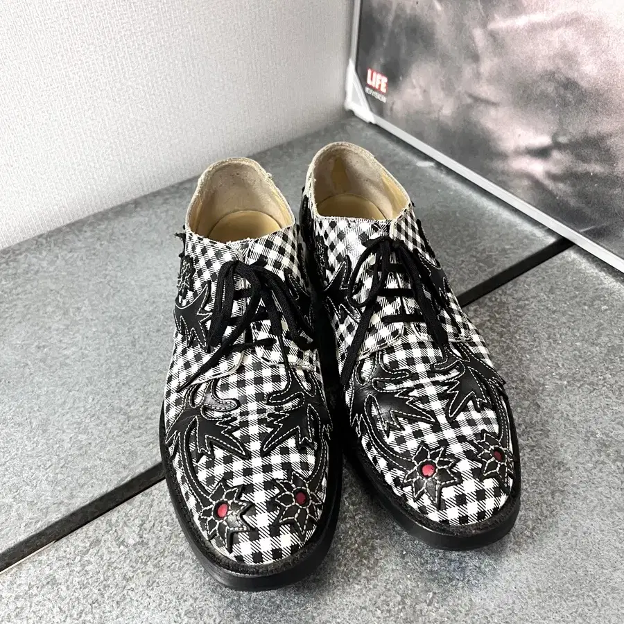 CHECK PATTERN SHOES 꼼데가르송 신발