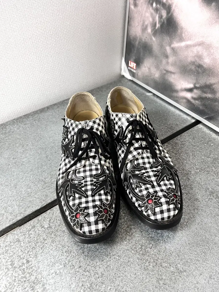 CHECK PATTERN SHOES 꼼데가르송 신발