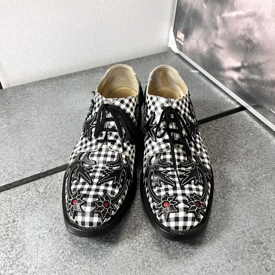 CHECK PATTERN SHOES 꼼데가르송 신발