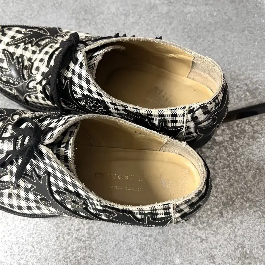 CHECK PATTERN SHOES 꼼데가르송 신발