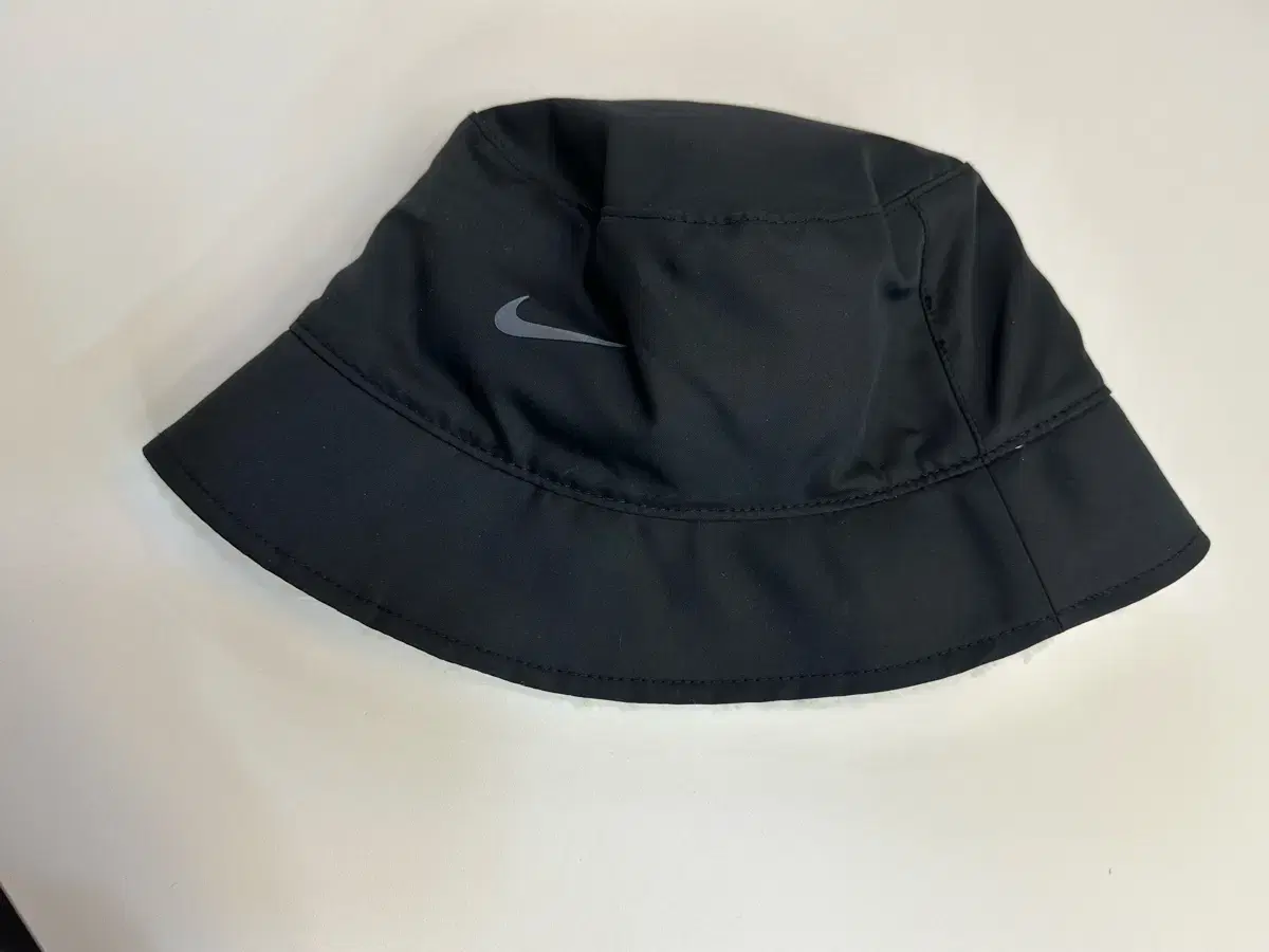 Nike NSW Reversible Fleece Bucket Hat Wh