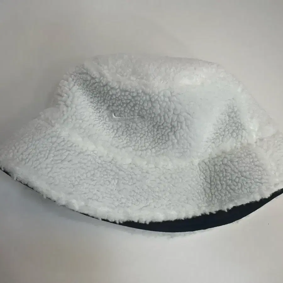 Nike NSW Reversible Fleece Bucket Hat Wh