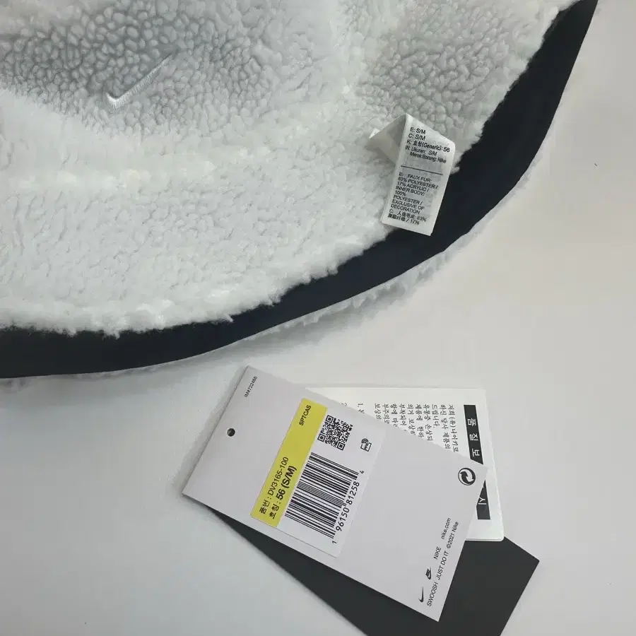 Nike NSW Reversible Fleece Bucket Hat Wh