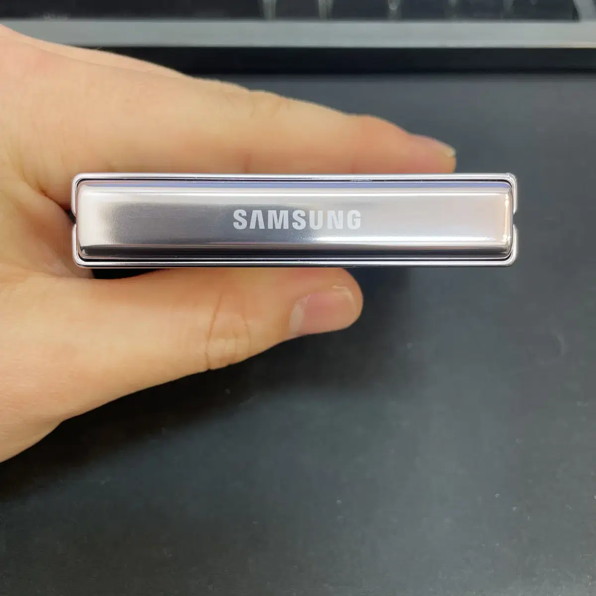 갤럭시Z플립5 라벤더 256GB 무잔상 상태좋은 중고52만8천팝니다.