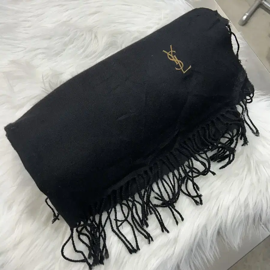 입생로랑 ysl 아크릴 머플러 목도리