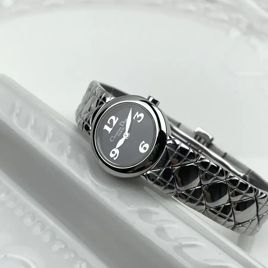 DIOR  leaf round watch