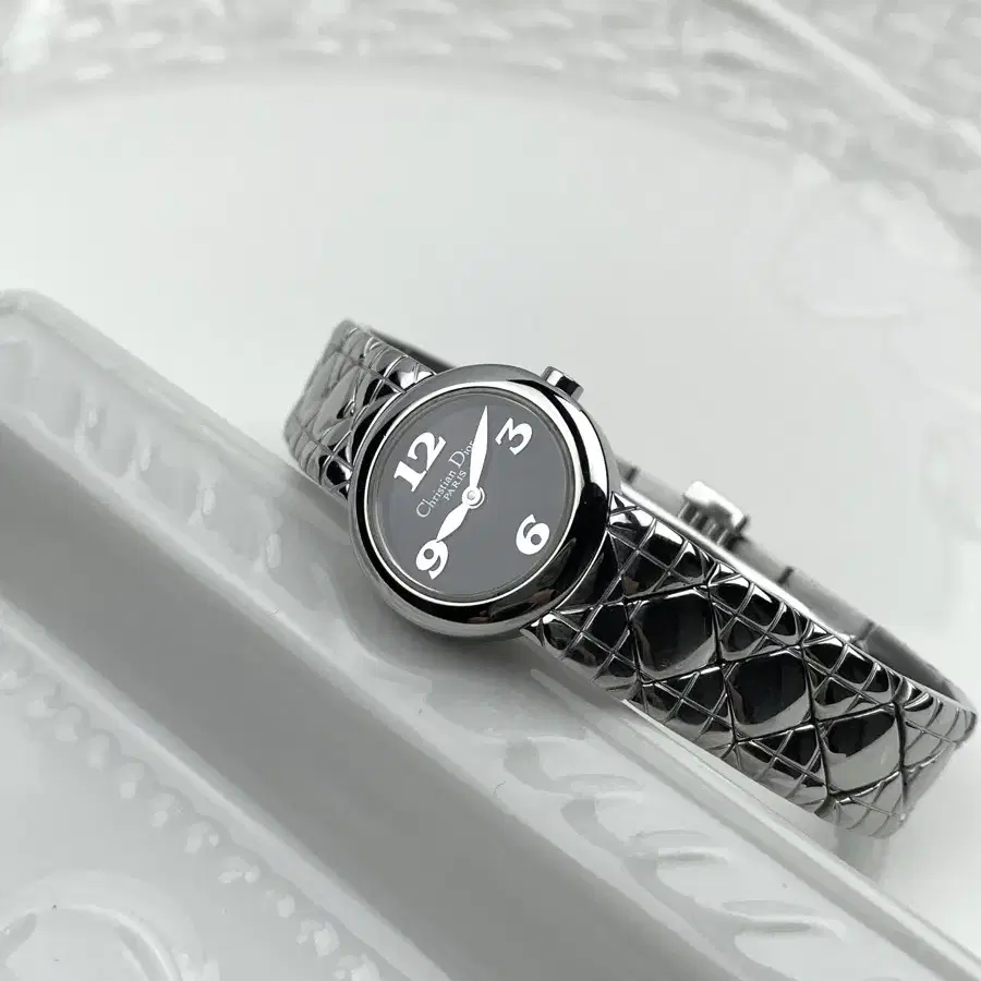 DIOR  leaf round watch