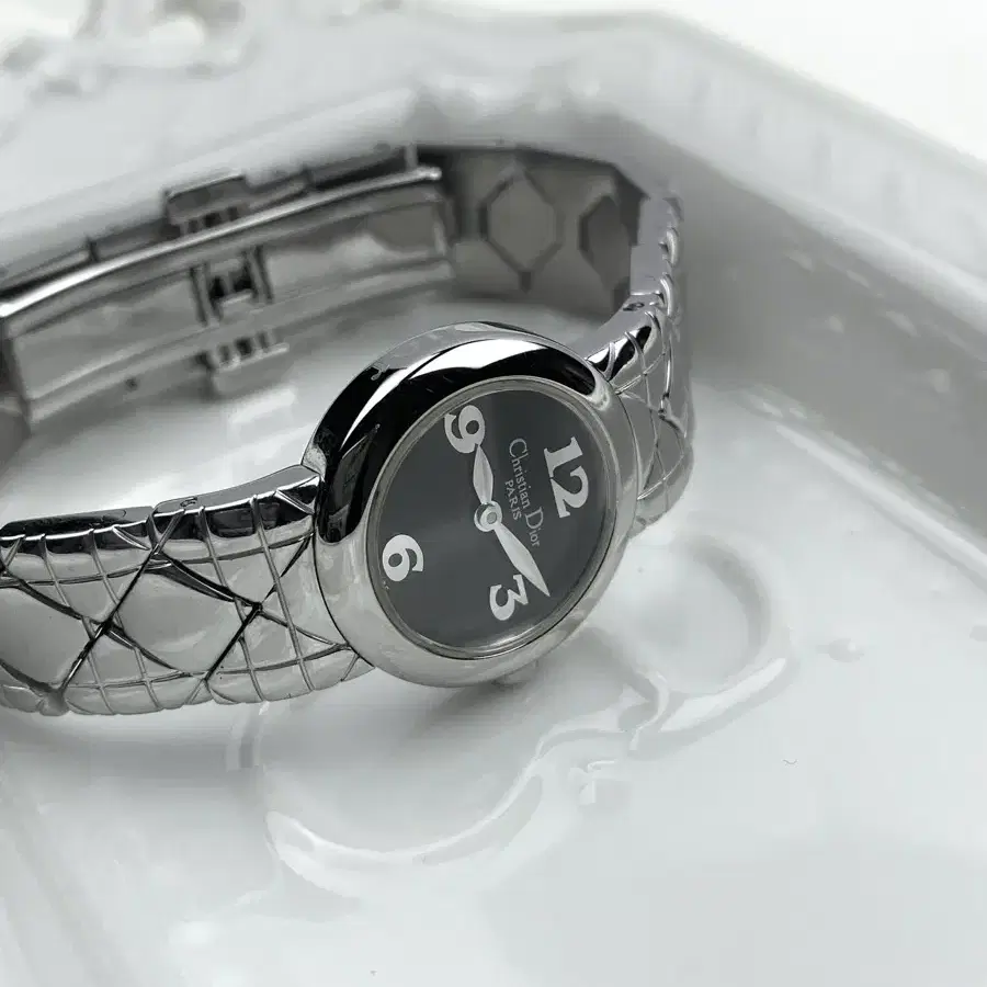 DIOR  leaf round watch