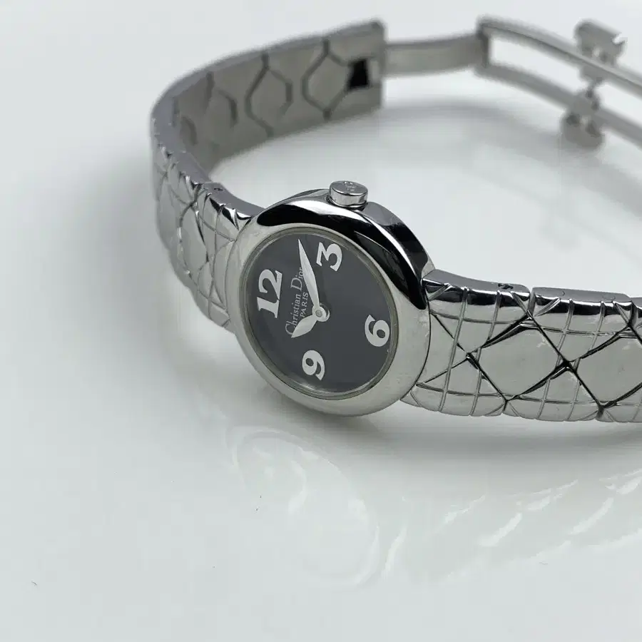 DIOR  leaf round watch