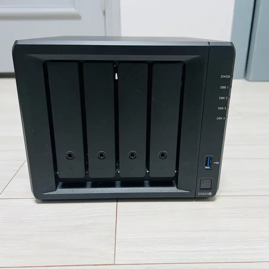 시놀로지 NAS DS920+ (8TB HDD 4개 포함)