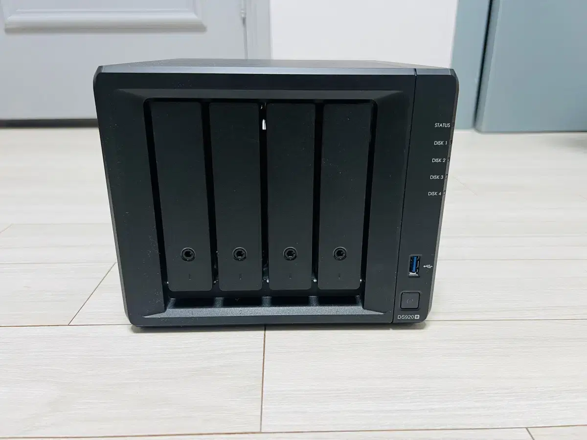 시놀로지 NAS DS920+ (8TB HDD 4개 포함)