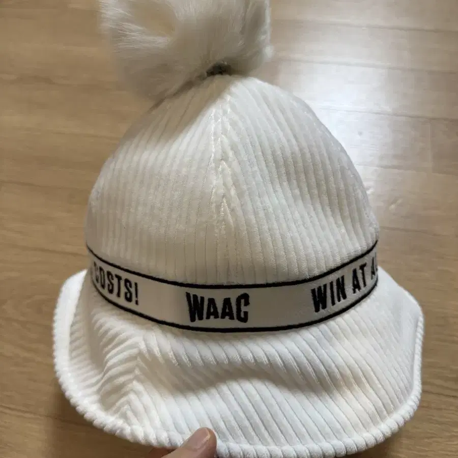 Waac 방울 모자