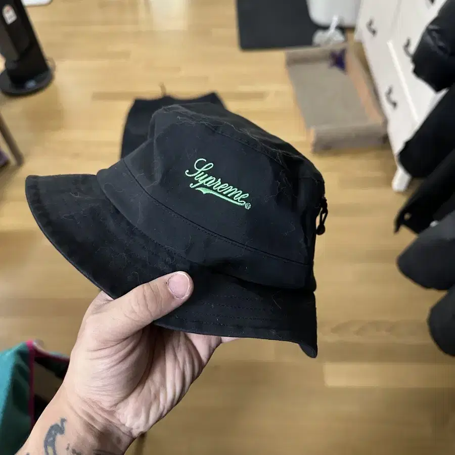 Supreme gore-tex bucket hat ( L/XL)