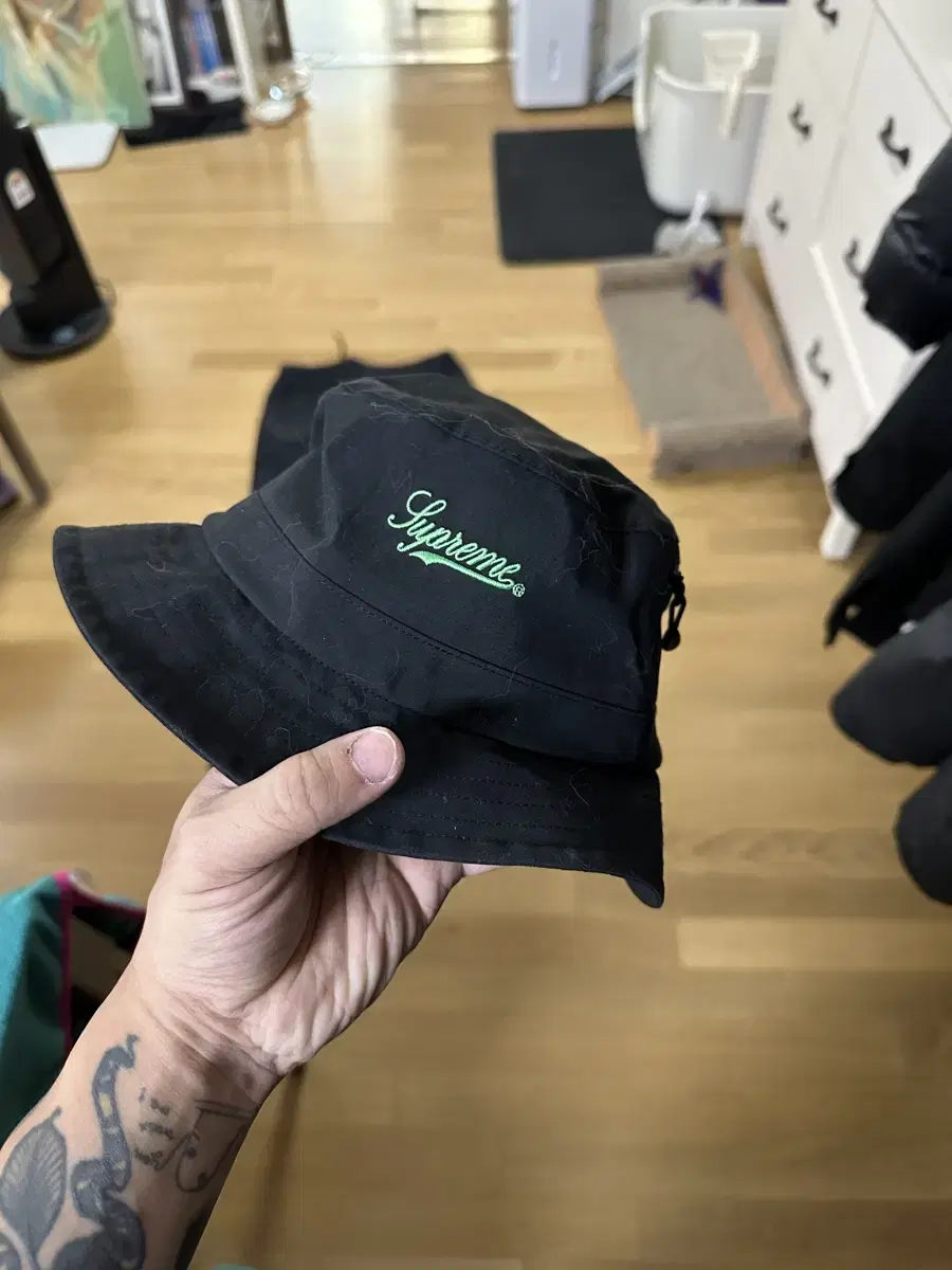 Supreme gore-tex bucket hat ( L/XL)