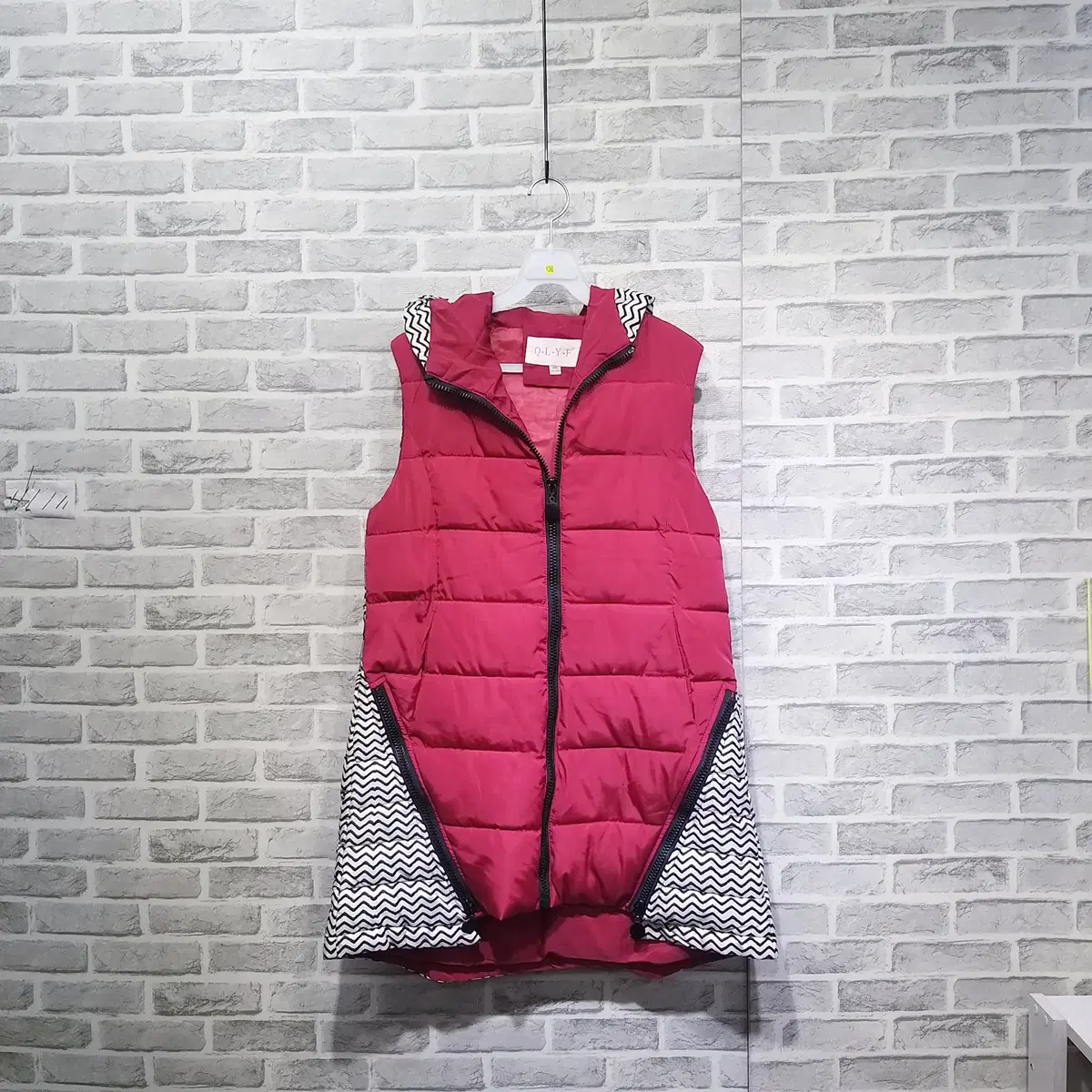 N136 Backprinted Padded Vest 66