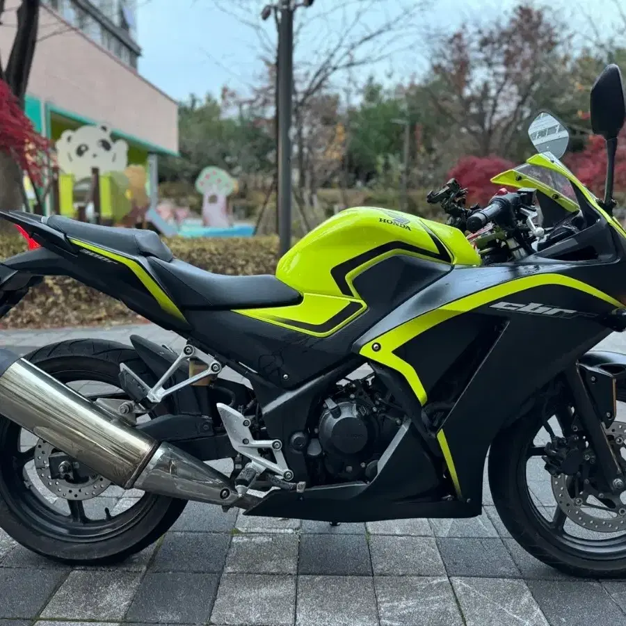 혼다 cbr300r 17년형 짧은키로수 판매합니다