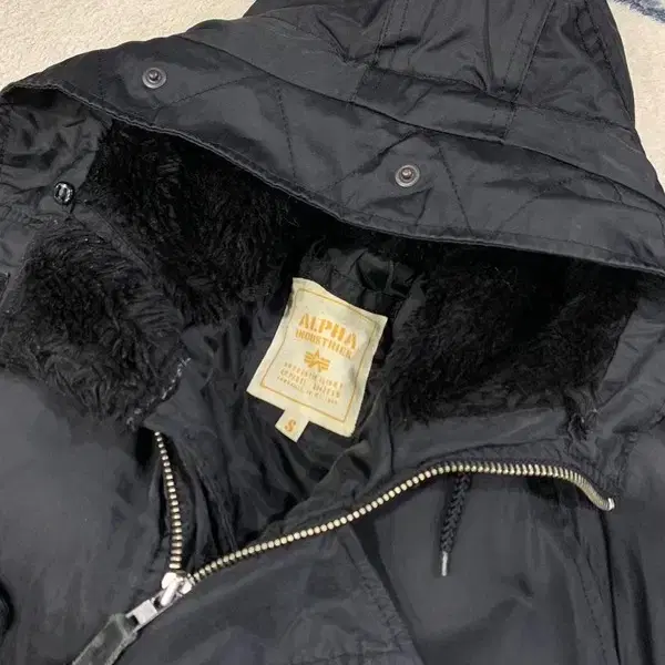 ALPHA INDUSTRIES N36 블랙 점퍼 S