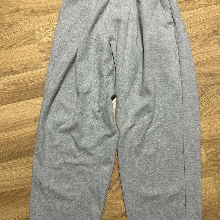 Deep One Tuck Sweat Pants [Grey]