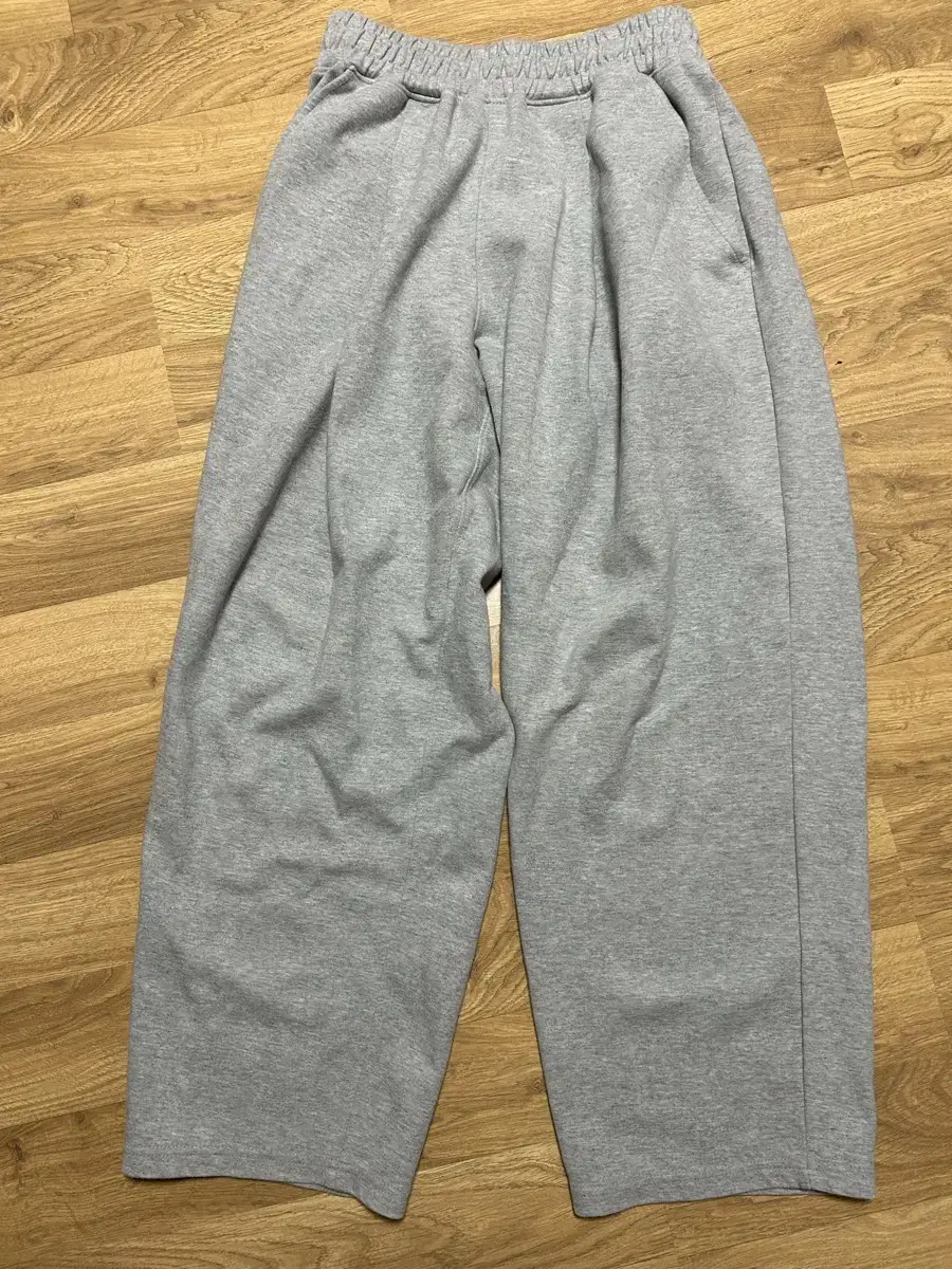 Deep One Tuck Sweat Pants [Grey]